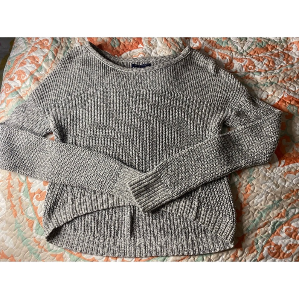 AE cropped sweater. Size S